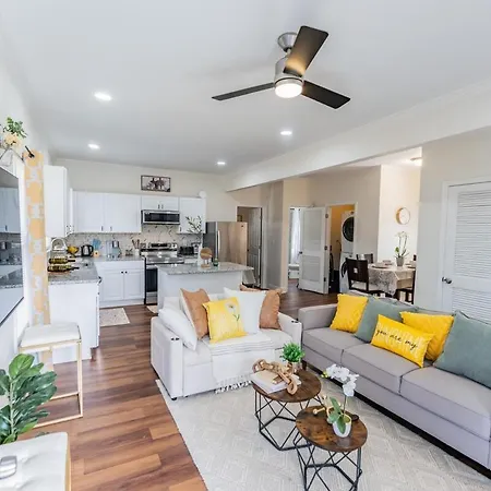 Modern 5 Bedroom Home - 2 Miles To Atlanta Zoo And Aquarium
